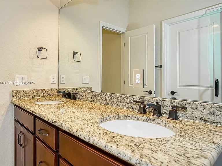 5060 Eucalyptus Dr #2 — Photo 24