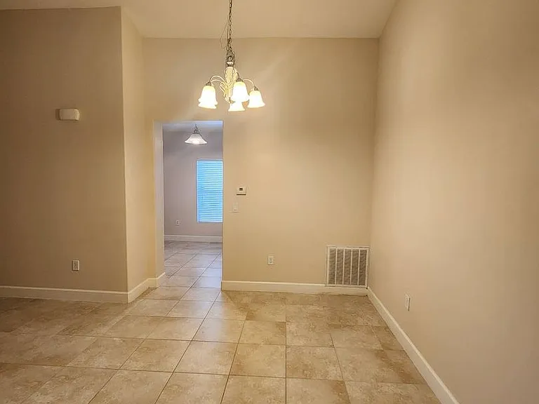 5352 Talbot Blvd — Photo 7