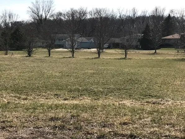 1643 Sir Lawrence Dr, Dixon, IL 61021