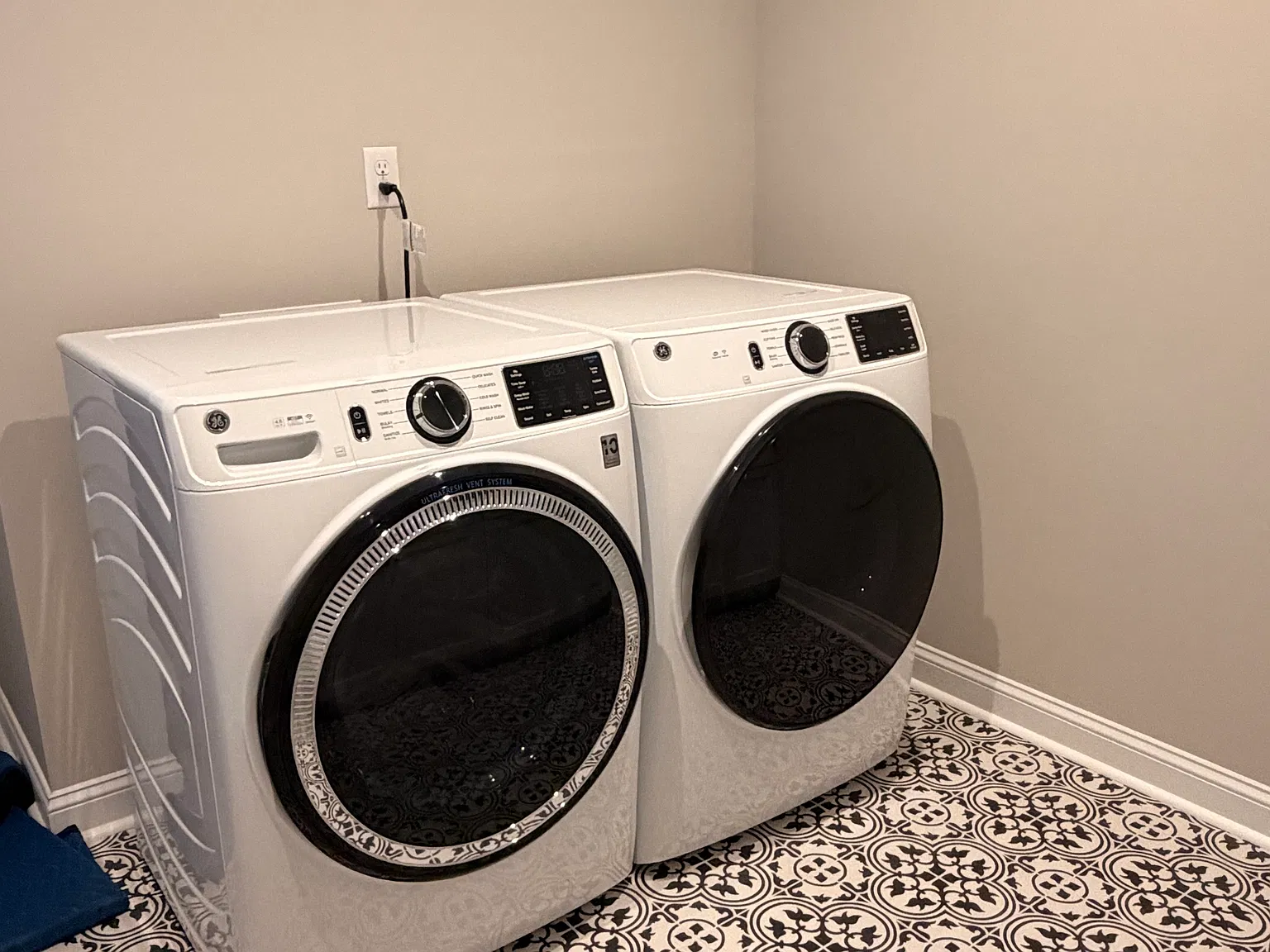 3 bed, 2.5 bath, 2400 sqft, $3,100 — Photo 4