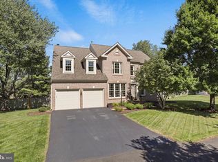 4704 Walney Knoll Ct, Chantilly, VA 20151