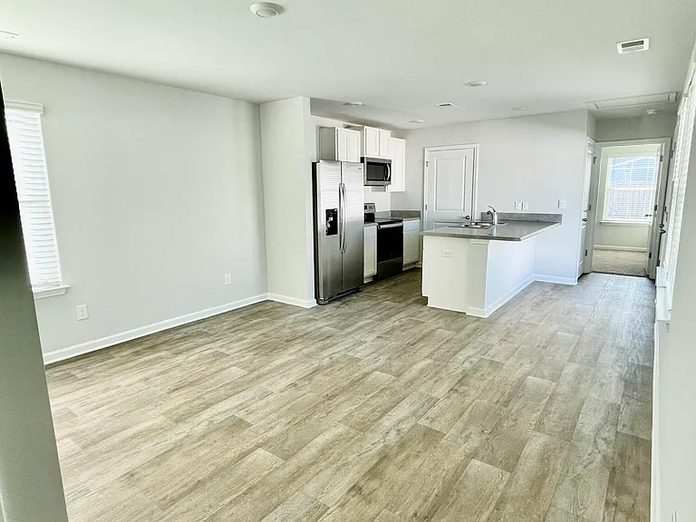1025 Course Ln — Photo 3