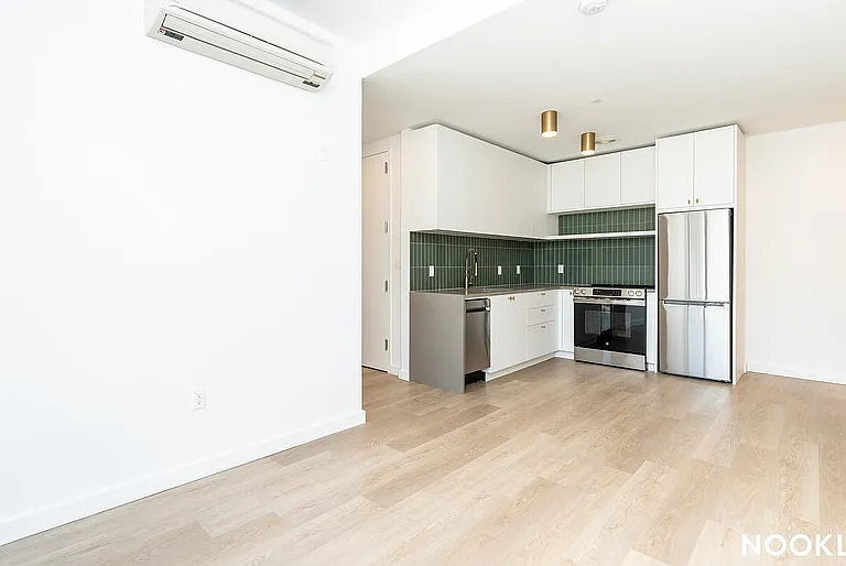 527 Grand Ave #306 — Photo 1