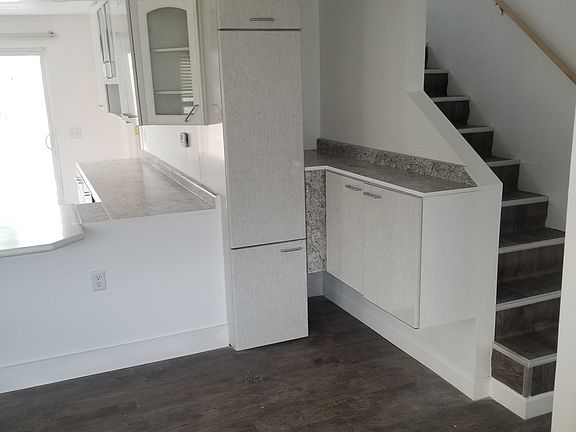 5th image of 835 Lafayette Ave NE