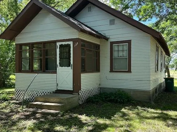125 5th St, Clinton, MN 56225
