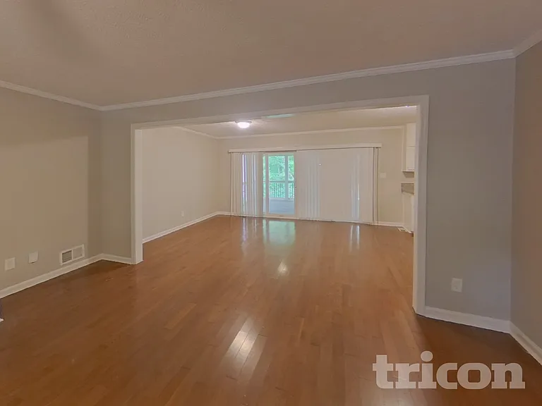 245 Bentley Way — Photo 3