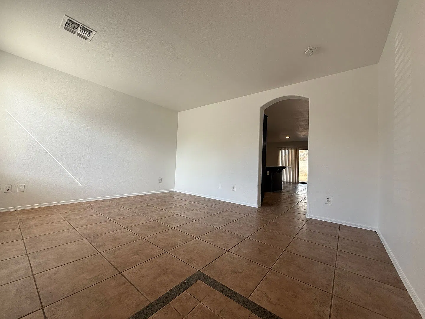 59th Ave & Broadway, single story 3 bed, 2 bath, lots of tile — Photo 4