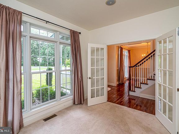 4th image of 18106 White Oak Dr
