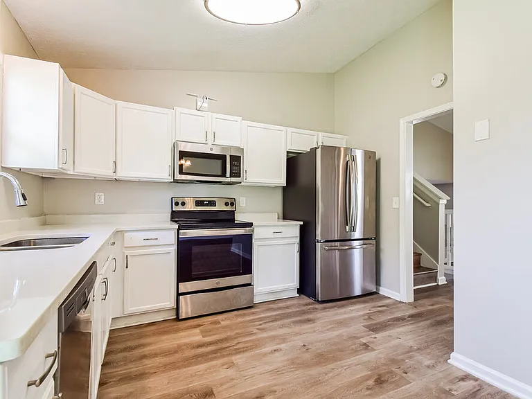 6149 Raleigh Oaks Ct — Photo 7