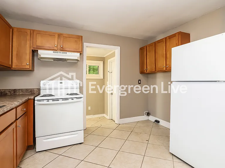 1113 Cedrow Dr — Photo 4