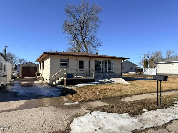 14 S 4th St, Wishek, ND 58495