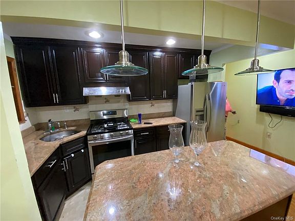4th image of 3209 Hering Ave APT 1