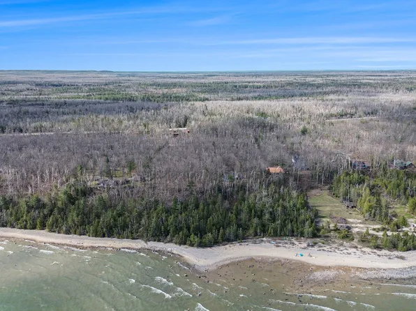 11619 Mackinaw Straits Dr, Cheboygan, MI 49721