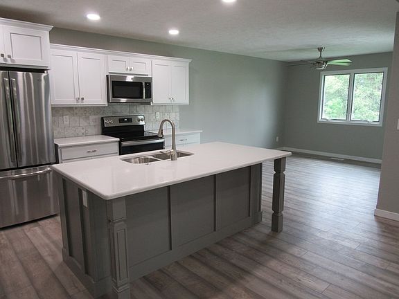 3rd image of 203 Green St