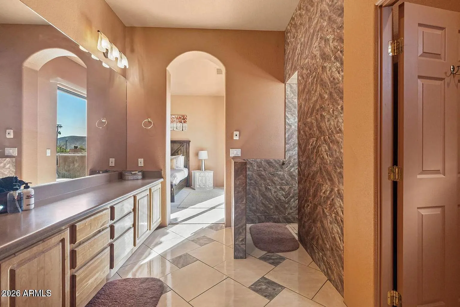 2 bed, 2825 sqft, $3,300 — Photo 4