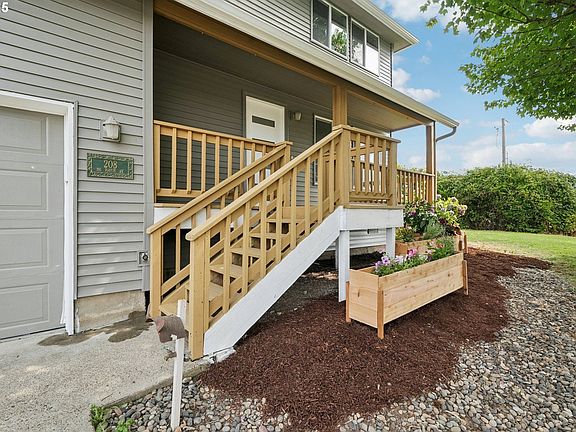 2nd image of 208 NE 106th St