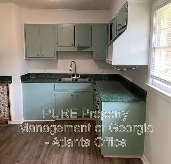314 Sterling St — Photo 8