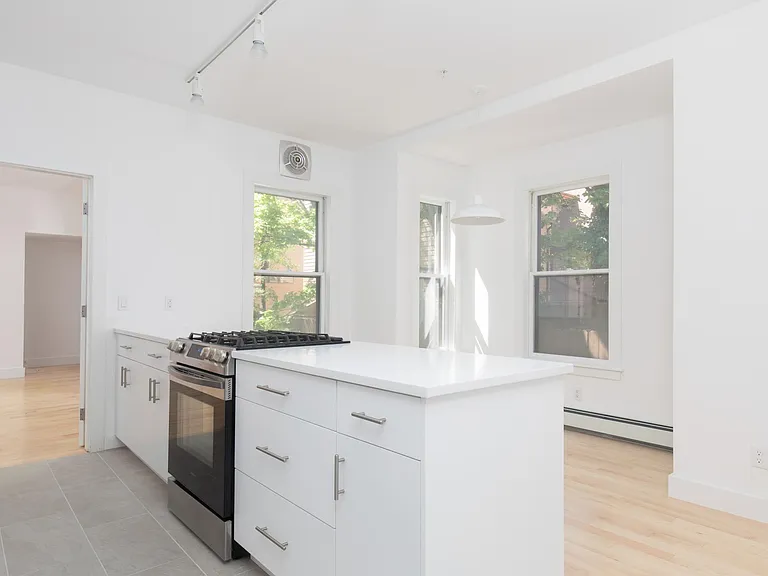 507 Putnam Ave — Photo 8