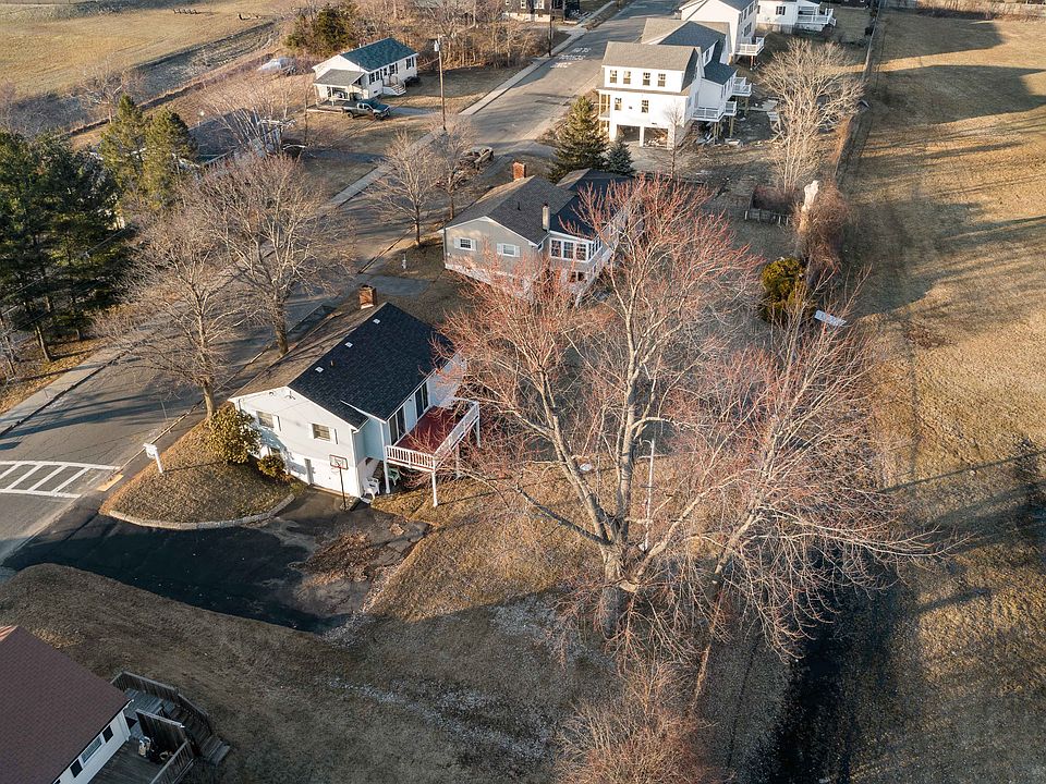 1st image of 35 Johnson St