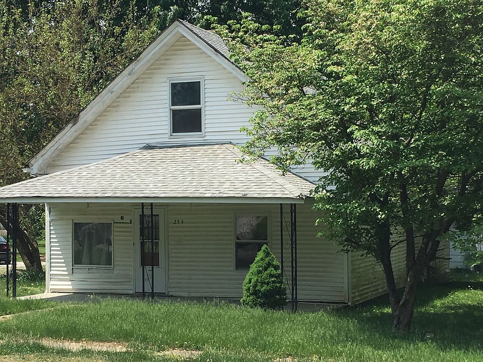 Corner cottage in town