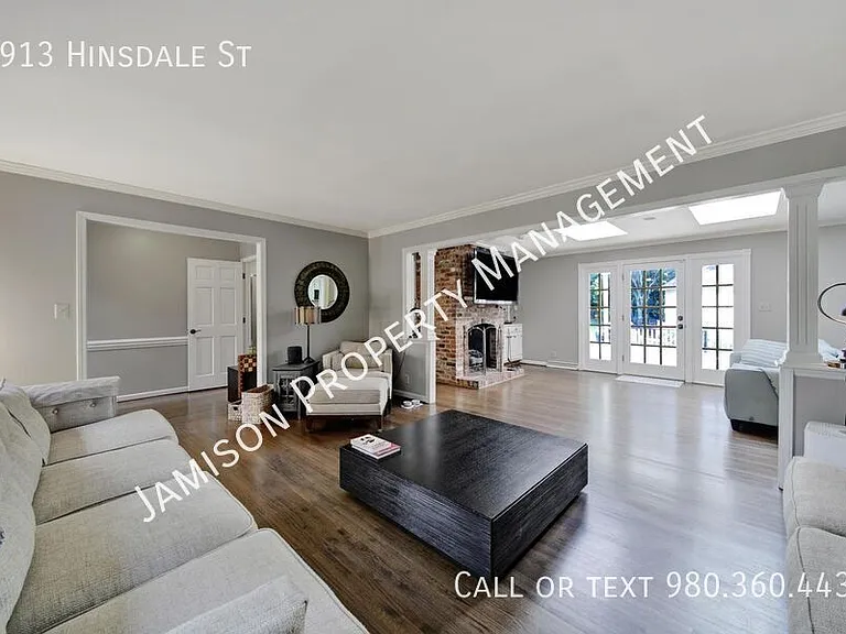 2913 Hinsdale St — Photo 5