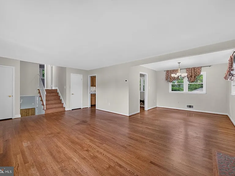 7011 Sea Cliff Rd — Photo 3