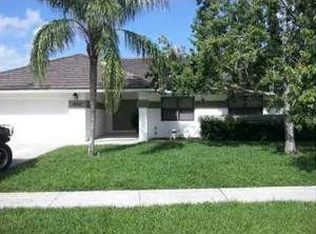 9392 Laurel Green Dr, Boynton Beach, FL 33437