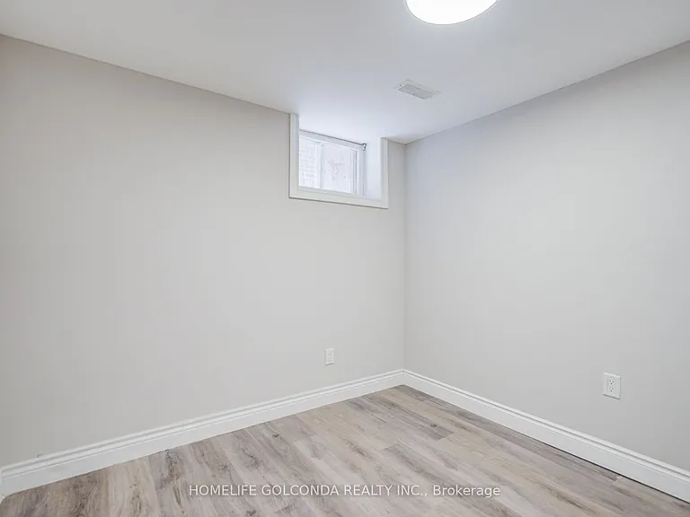 59 Wolseley St #BASEMENT — Photo 5