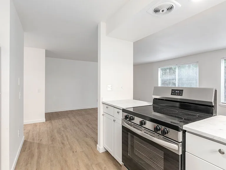Glacier Park Apartments — Photo 42
