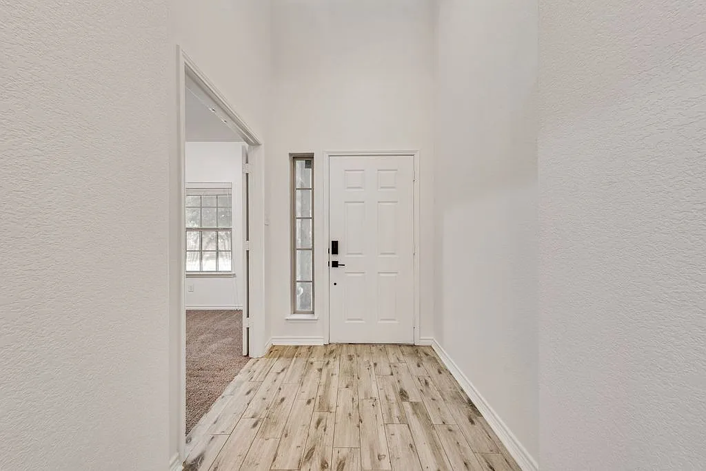 5 bed, 3.0 bath, 3264 sqft, $3,000 — Photo 2