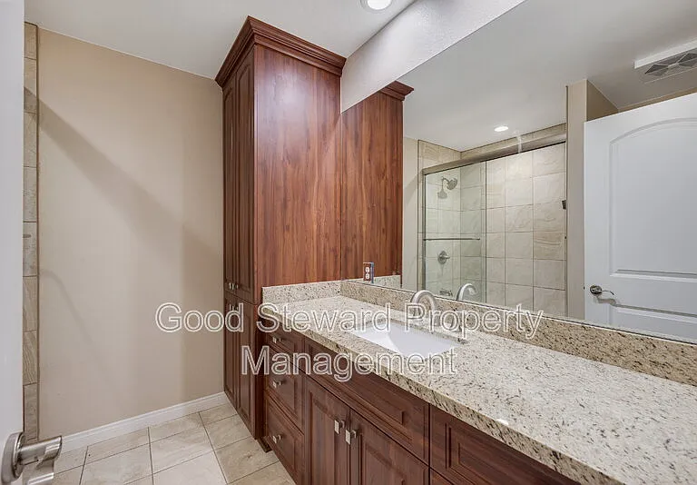 1219 N Van Buren St — Photo 9