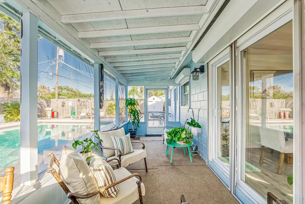 4 bed, 2.0 bath, 1197 sqft, $3,200 — Photo 3