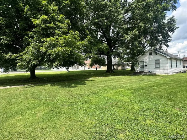 4305 Cookson Rd, East Saint Louis, IL 62201