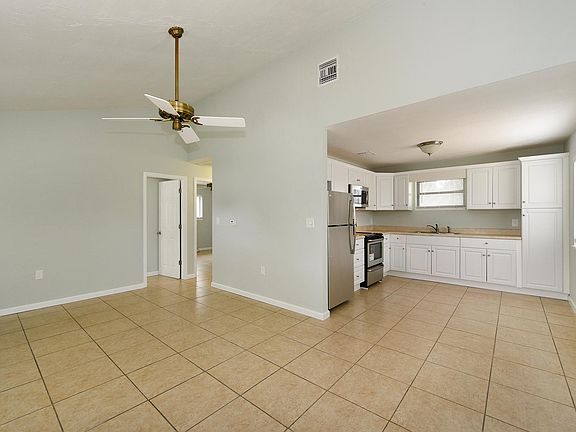 2nd image of 271 Gardenia St