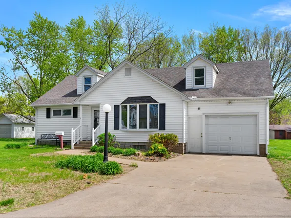 316 8th Ave, Camanche, IA 52730