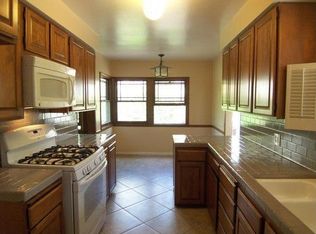 12111 Travis St, Los Angeles, CA 90049