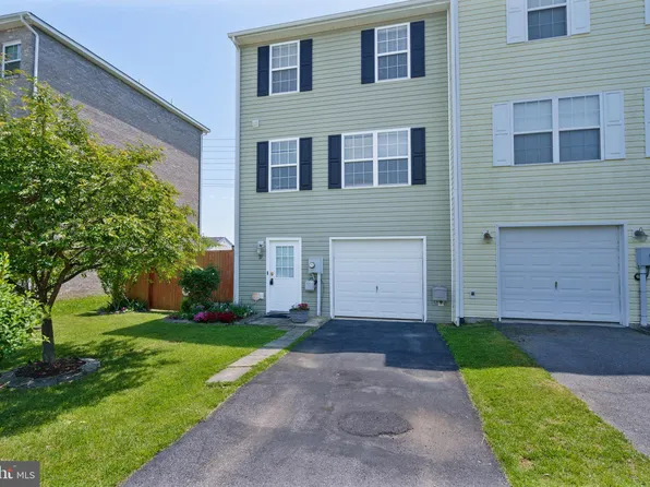 71 Foal Ln, Martinsburg, WV 25405
