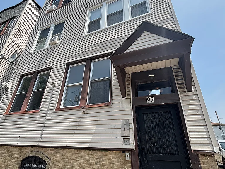 92 Woodlawn Ave #1 — Photo 1