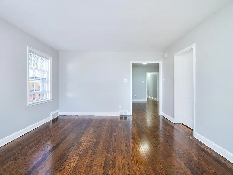 1545 Schuylkill Ave — Photo 4