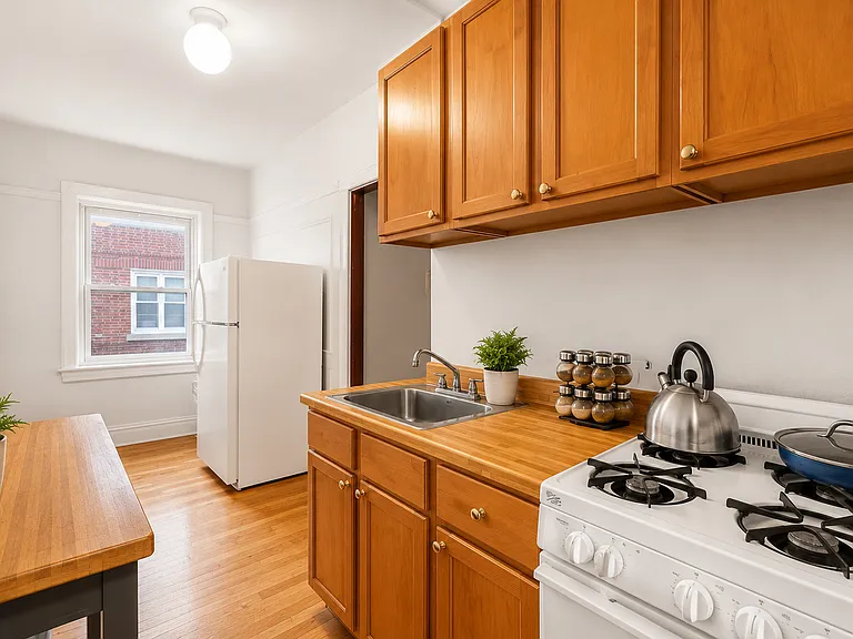 658 W Oakdale Ave #3B — Photo 5