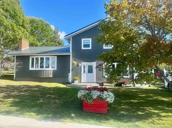 118 Macsween St, Pt Hawkesbury, NS B9A 2J3
