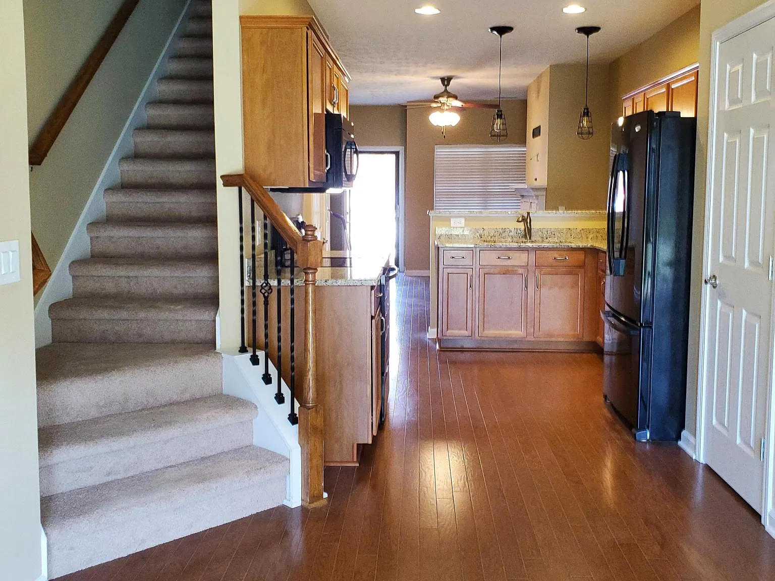 3 bed, 2.5 bath, 1551 sqft, $2,100 — Photo 3