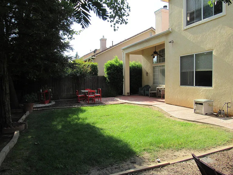 1940 Lawrence Ave — Photo 15