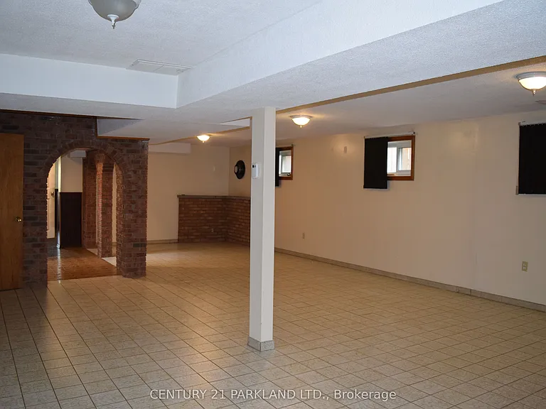 38 Beamsville Dr — Photo 19