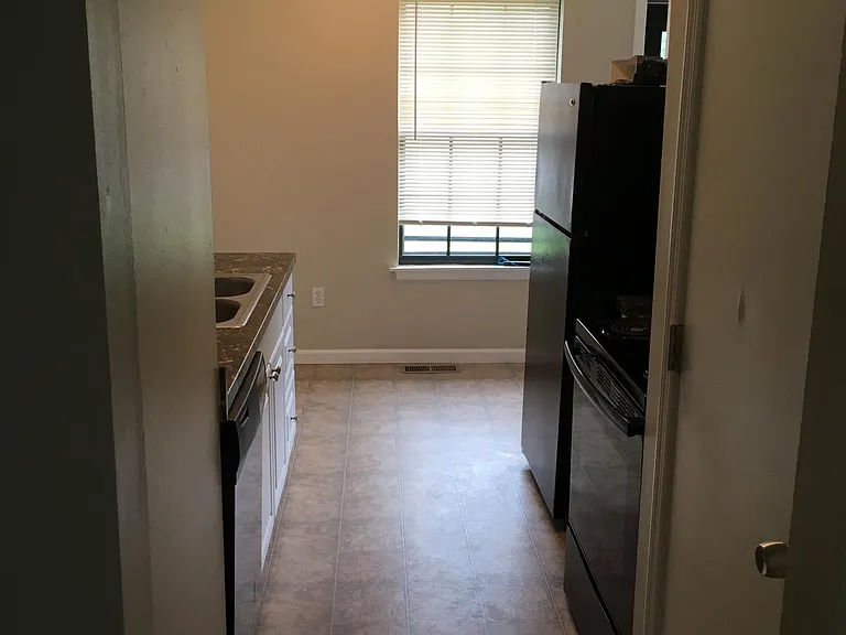 301 SE Claremont St #A — Photo 3