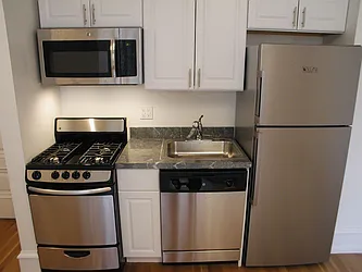 Rented by Verdi Square Realty