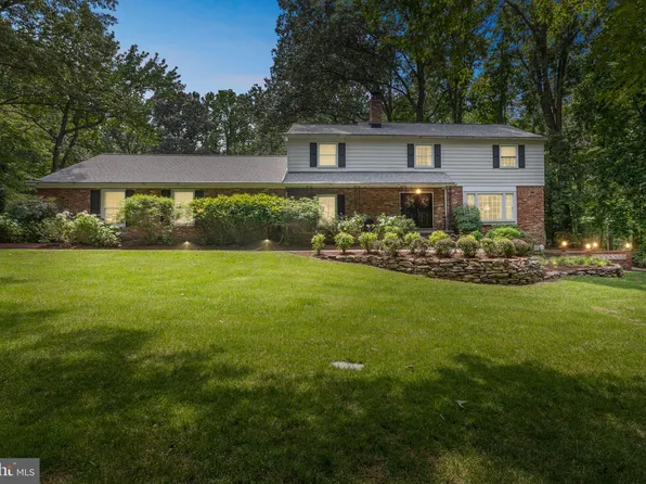 3851 Fawn Ln, White Plains, MD 20695