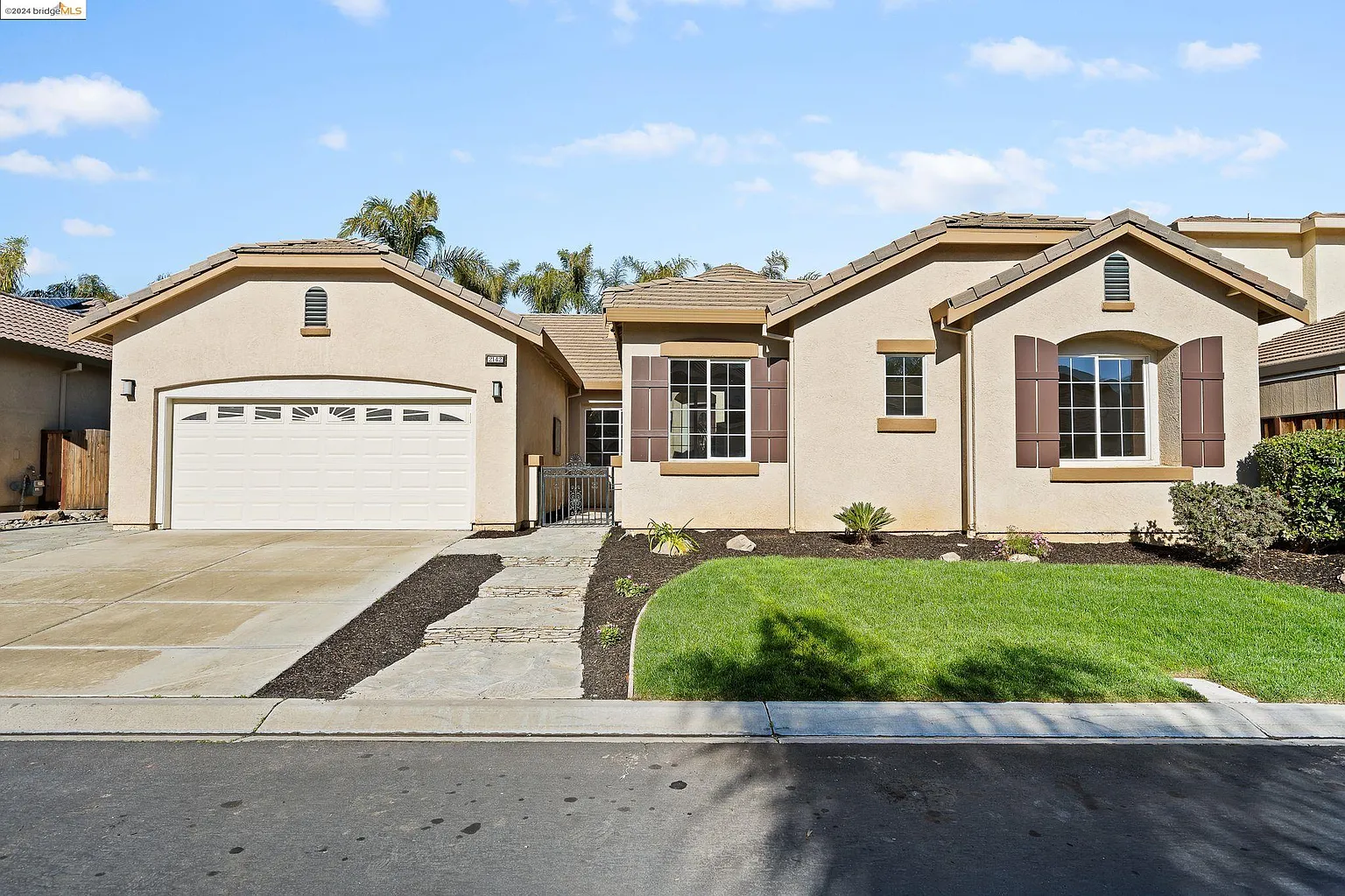 2142 Bridgeport Loop photo 1