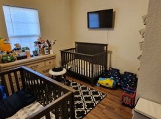 1005 3rd St, Floresville, TX 78114