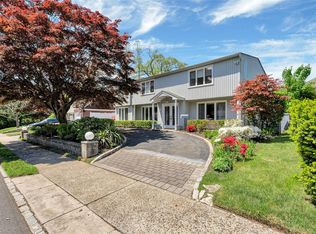 27 Harbor Hills Dr, Pt Washington, NY 11050